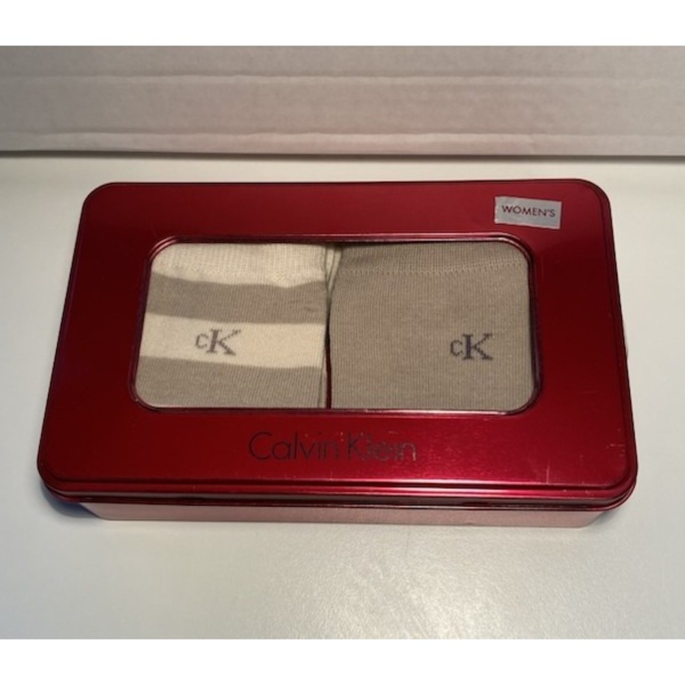 Calvin Klein Womens Crew Socks 2 Pack Neutral Beige Stripe Gift Tin‎ CK Logo